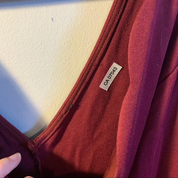 Women’s Burgundy Scalloped V Neck Summer Dress - Picture 5 of 7